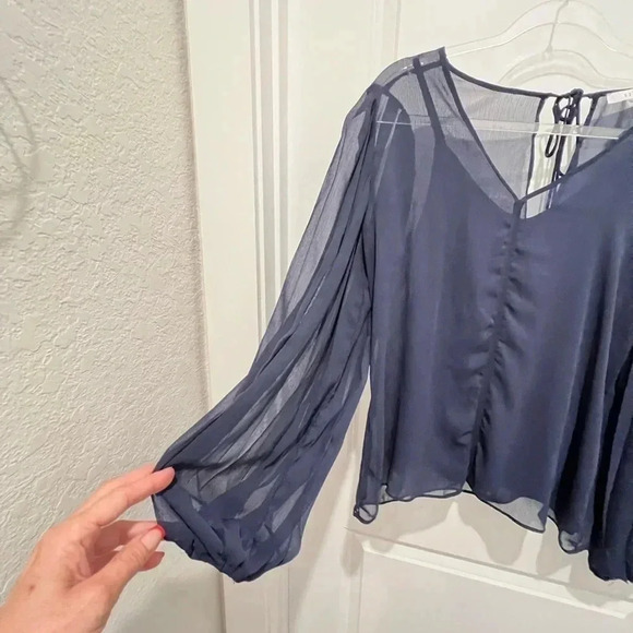 Sioni Navy Blue Two Piece Blouse Sheer Cami - Picture 3 of 10